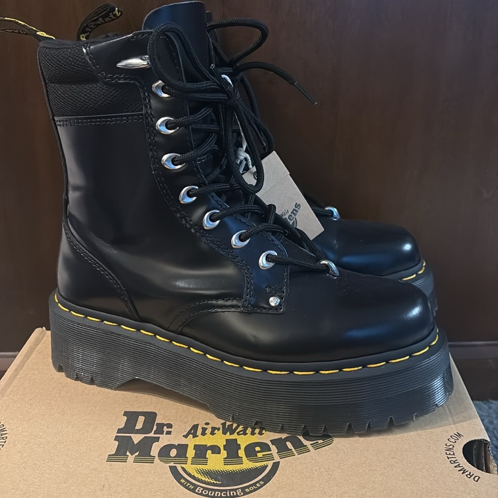 Like New. DR.MARTENS Jadon HDW II Platform Boot - Picture 2 of 8
